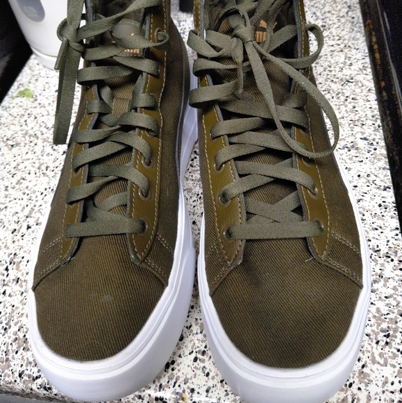 Shoes - Picture 3 of 12